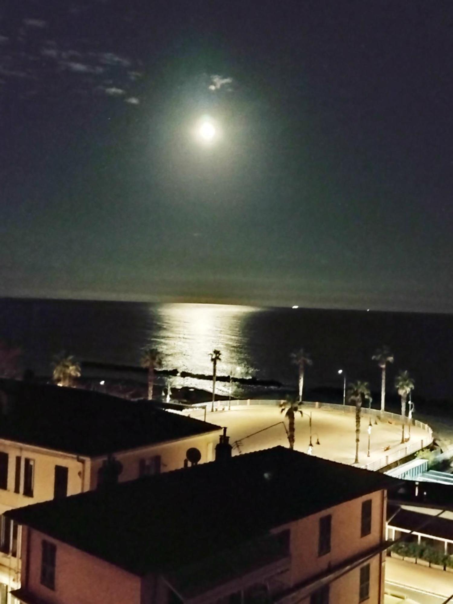 Casa Fronte Mare Apartment Ventimiglia Luaran gambar